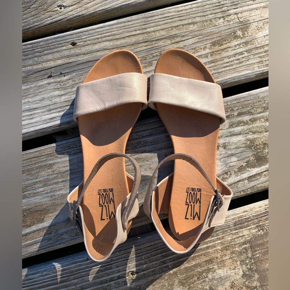 GORGEOUS Leather Miz Mooz New York City Sandal, Cream, 8.5, Practically NEW✨